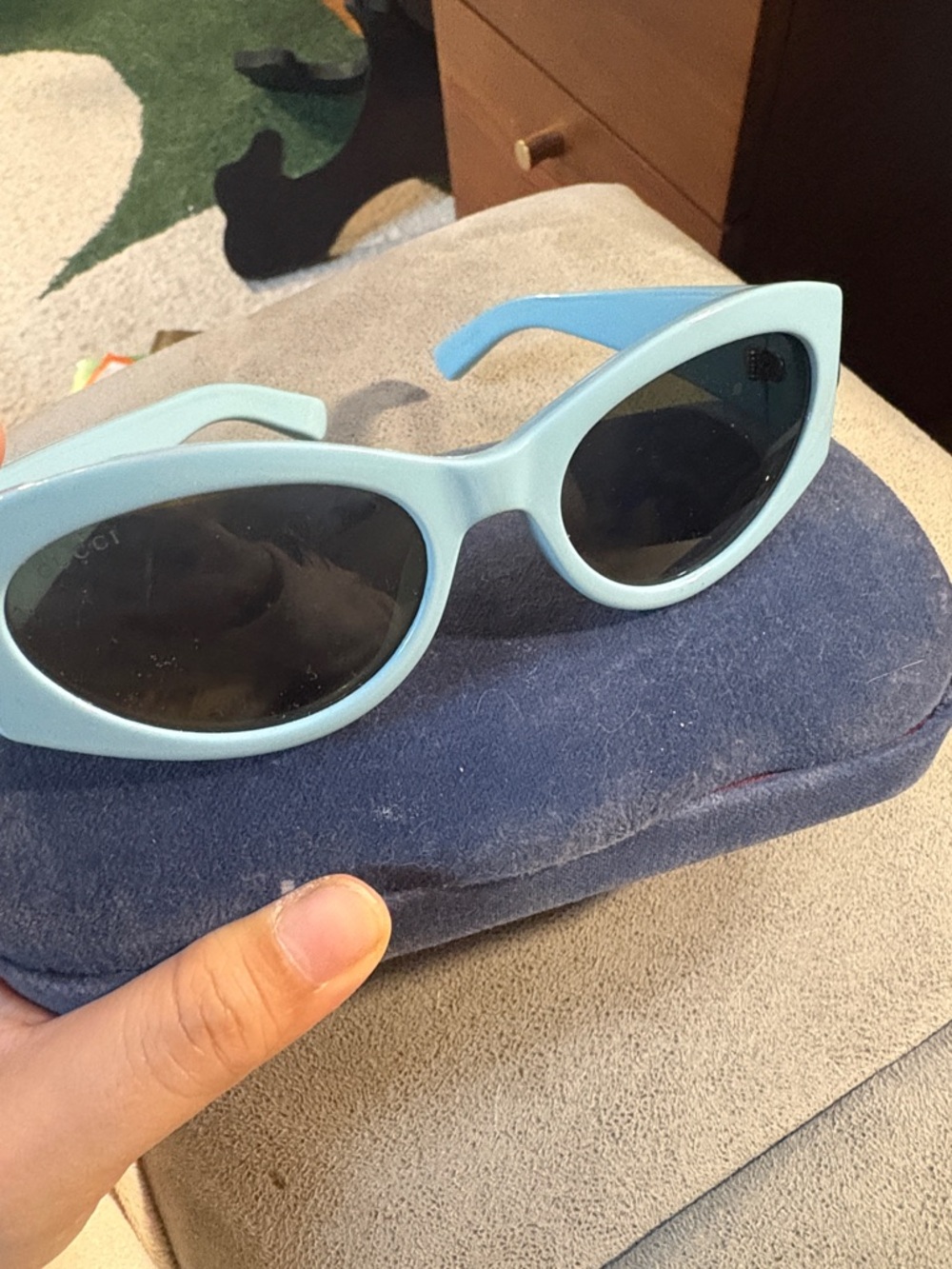 GUCCI
Blue Cat-Eye Sunglasses - Picture 3 of 5
